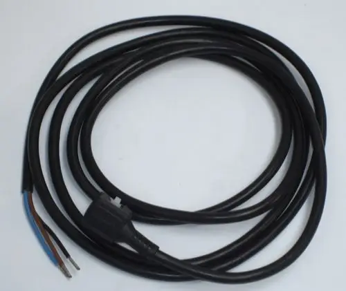 Schwarzes Kabel mit Stecker und freiliegenden Drähten, geeignet für elektrische Anschlüsse, möglicherweise verwendet für Daikin-Geräte wie das 3-Wege Umschaltventil.